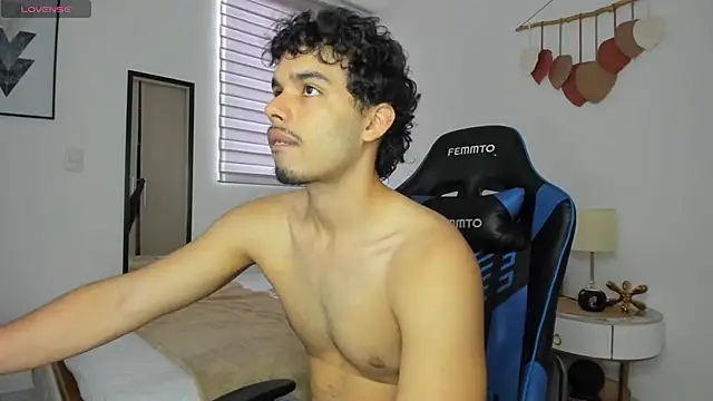 mateoleonee online show from February 2025 06:43:02 PM