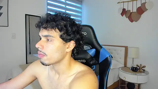 mateoleonee online show from February 2025 08:26:01 PM