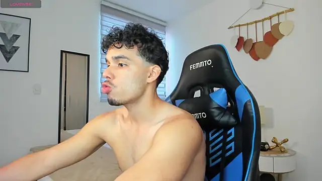 mateoleonee online show from February 2025 04:51:01 PM