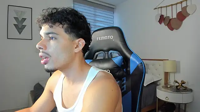 mateoleonee online show from March 2025 08:00:01 PM