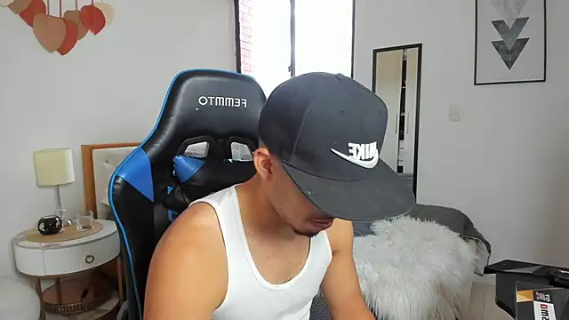 mateoleonee online show from October 2025 07:47:01 PM