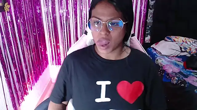 SweetAlmaa online show from April 2026 07:58:02 PM