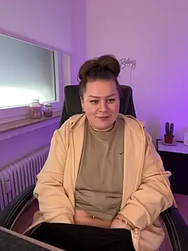 Snapshot of Fancy-Francy chatting on January 2025 09:37:02 AM Fancy-Francy online show from January 2025 09:37:02 AM