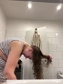 Snapshot of Fancy-Francy chatting on February 2025 08:06:02 AM Fancy-Francy online show from February 2025 08:06:02 AM