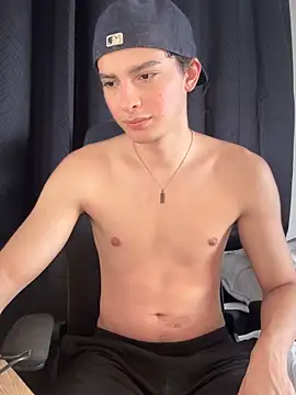 cybercosmiiic online show from November 2025 06:50:01 PM