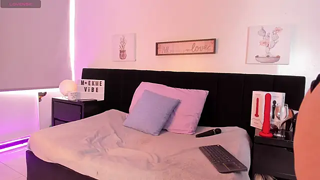 Natasha Kinski online show from February 2025 08:35:02 PM