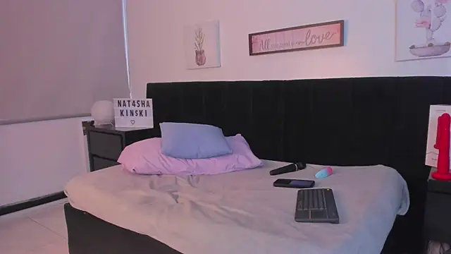 Natasha Kinski online show from March 2025 10:54:01 PM