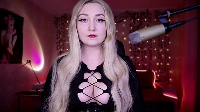 AllisonBlack  online show from April 2026 07:26:01 PM