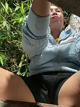 Linaannn online show from March 2025 12:35:02 PM