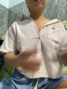 Linaannn online show from February 2026 11:42:02 PM