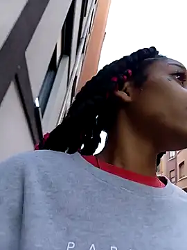 Laanegraofficial  online show from September 2025 05:35:02 PM