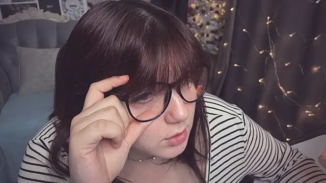 Snapshot of Diasporaaa chatting on December 2024 09:40:02 PM Diasporaaa online show from December 2024 09:40:02 PM