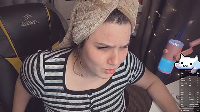 Snapshot of Diasporaaa chatting on January 2025 11:27:02 PM Diasporaaa online show from January 2025 11:27:02 PM