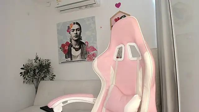 Snapshot of aleja_rythm chatting on February 2025 07:58:02 PM aleja rythm online show from February 2025 07:58:02 PM