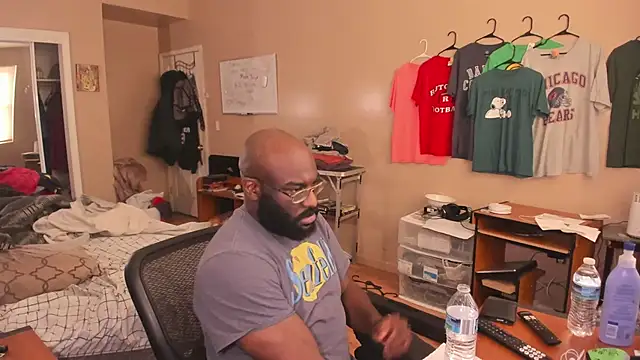 MrChuckDailyXXX online show from November 2025 03:01:02 PM