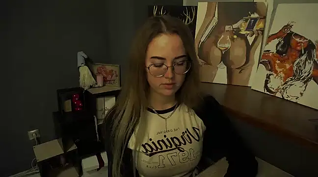 Snapshot of luxie_milady chatting on March 2025 04:56:02 PM luxie milady online show from March 2025 04:56:02 PM