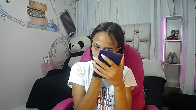 EMMA SWEETT1 online show from November 2025 12:28:02 PM