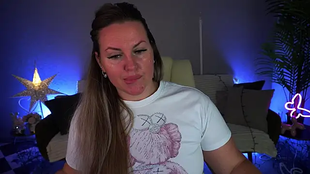Snapshot of KiraCandyS chatting on June 2026 08:09:01 PM KiraCandyS online show from June 2026 08:09:01 PM