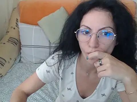 Emmatoo online show from November 2025 12:04:01 PM