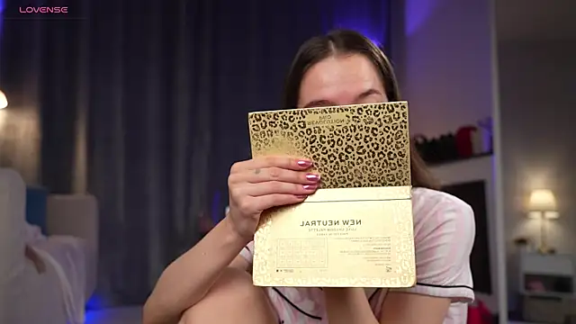 Snapshot of Amely_Young chatting on October 2025 12:43:02 AM Amely Young online show from October 2025 12:43:02 AM