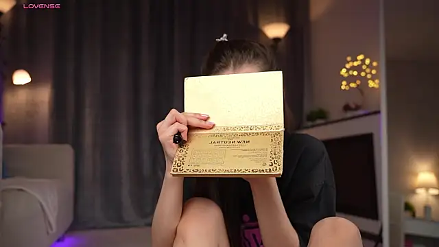 Snapshot of Amely_Young chatting on February 2026 01:45:01 AM Amely Young online show from February 2026 01:45:01 AM