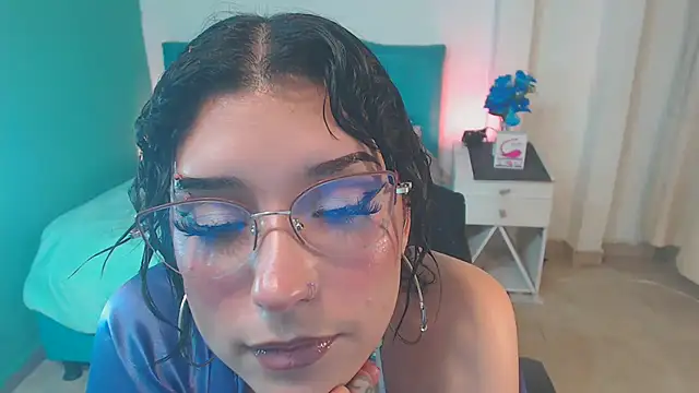 Snapshot of Cinthya-Gomez6 chatting on March 2025 07:44:02 PM Cinthya-Gomez6 online show from March 2025 07:44:02 PM