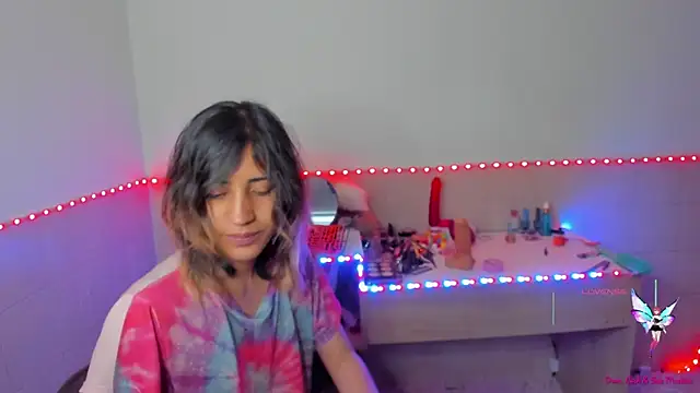 linnie  online show from September 2025 08:32:01 PM