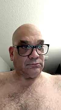 Snapshot of lou63ponce chatting on December 2024 08:01:02 PM lou63ponce online show from December 2024 08:01:02 PM