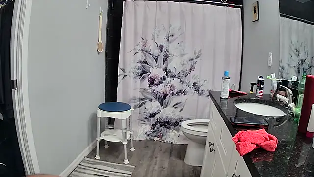 Snapshot of lou63ponce chatting on September 2025 08:41:01 PM lou63ponce online show from September 2025 08:41:01 PM