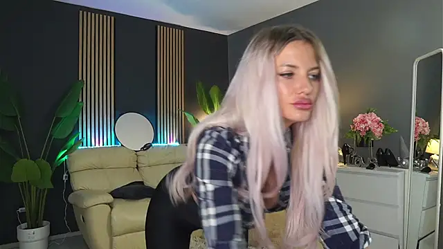 SweetBlondy35 online show from April 2026 03:50:01 PM