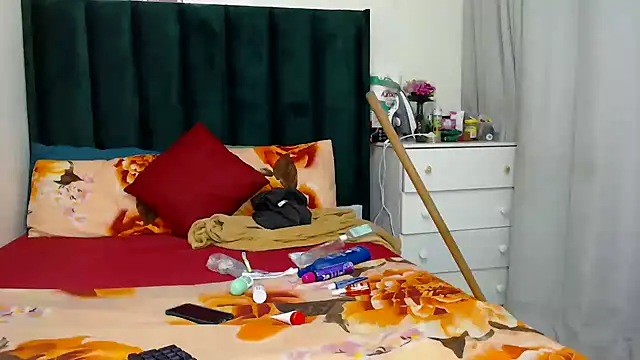 GaggingQueenxx online show from November 2025 01:34:01 PM