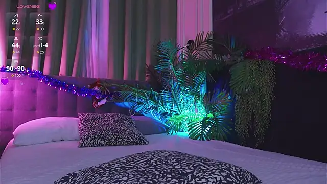 Snapshot of Mia__Peach chatting on December 2024 10:36:02 PM Mia Peach online show from December 2024 10:36:02 PM