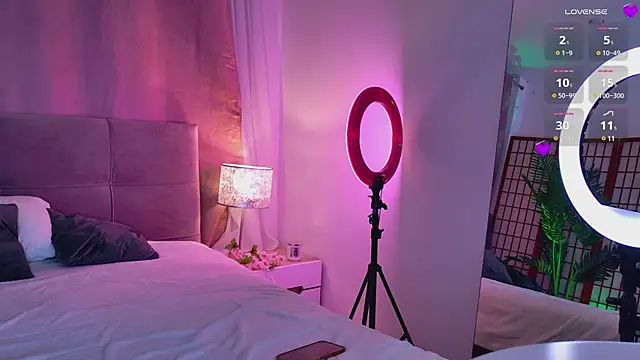 Snapshot of Mia__Peach chatting on January 2025 09:30:01 PM Mia Peach online show from January 2025 09:30:01 PM