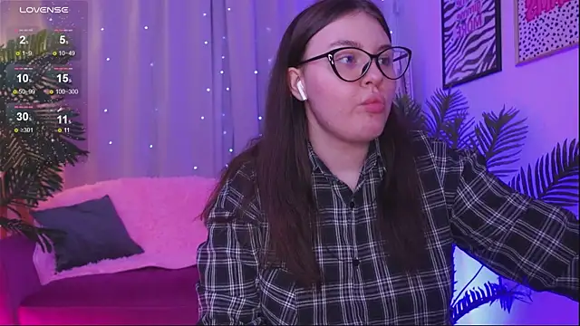 Snapshot of Mia__Peach chatting on March 2025 09:38:01 PM Mia Peach online show from March 2025 09:38:01 PM