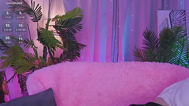 Snapshot of Mia__Peach chatting on March 2025 04:49:02 AM Mia Peach online show from March 2025 04:49:02 AM