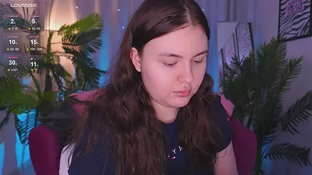 Snapshot of Mia__Peach chatting on March 2025 09:05:02 PM Mia Peach online show from March 2025 09:05:02 PM