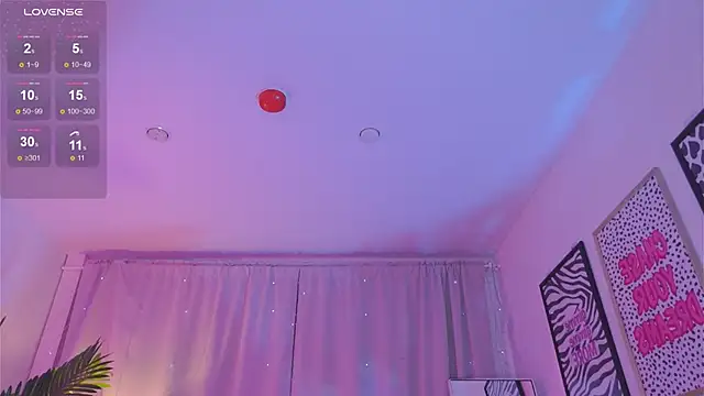 Snapshot of Mia__Peach chatting on March 2025 03:43:01 AM Mia Peach online show from March 2025 03:43:01 AM