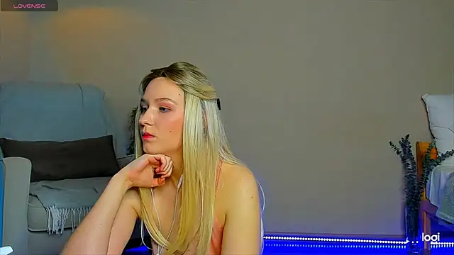 Snapshot of Agatha_weiss chatting on November 2025 05:35:01 PM Agatha weiss online show from November 2025 05:35:01 PM