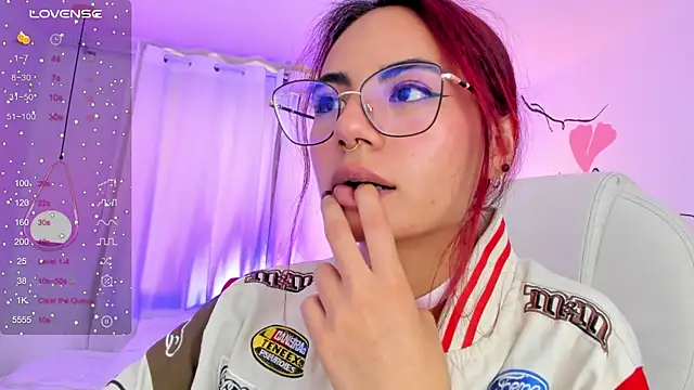 Snapshot of sophiecherry_ chatting on December 2024 09:17:01 PM sophiecherry online show from December 2024 09:17:01 PM