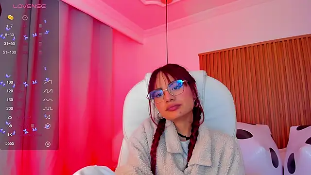 Snapshot of sophiecherry_ chatting on October 2025 01:46:01 AM sophiecherry online show from October 2025 01:46:01 AM