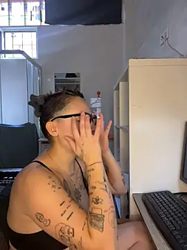 Snapshot of Hawitxui chatting on October 2025 10:32:02 AM Hawitxui online show from October 2025 10:32:02 AM