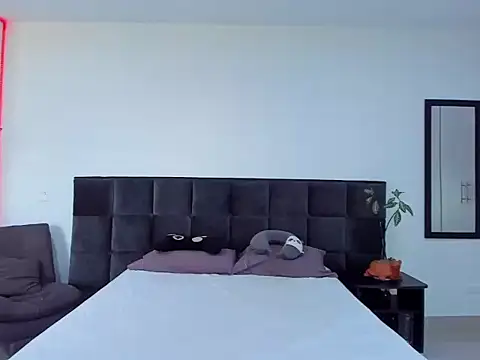 Alexander Martines online show from October 2025 09:06:01 PM