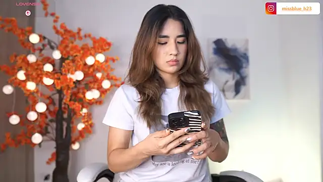 VictoriaHiill online show from October 2025 05:24:02 PM