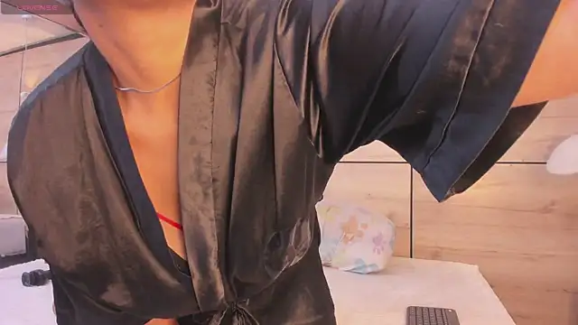 martina touss online show from April 2026 12:38:01 PM