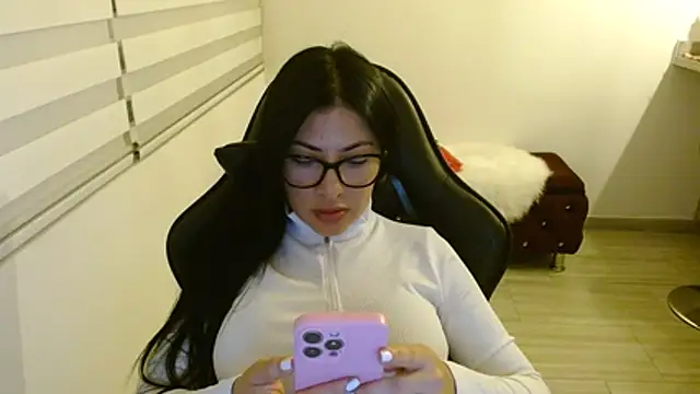 Snapshot of Charlotte_cute18 chatting on May 2026 02:19:02 AM Charlotte cute18 online show from May 2026 02:19:02 AM