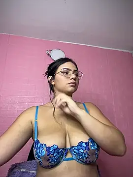 Snapshot of karol_9 chatting on March 2025 03:10:02 AM karol 9 online show from March 2025 03:10:02 AM