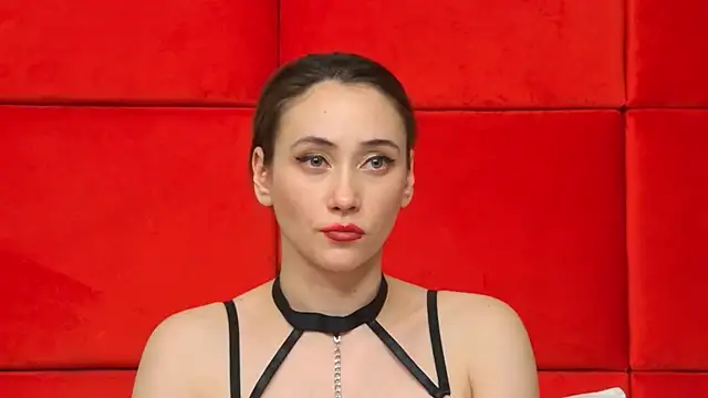 Snapshot of AliceMunro chatting on January 2025 03:52:02 AM AliceMunro online show from January 2025 03:52:02 AM