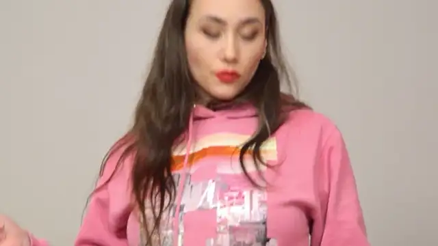 Snapshot of AliceMunro chatting on February 2025 01:25:02 AM AliceMunro online show from February 2025 01:25:02 AM