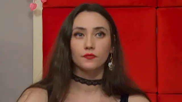 Snapshot of AliceMunro chatting on February 2025 10:58:01 PM AliceMunro online show from February 2025 10:58:01 PM