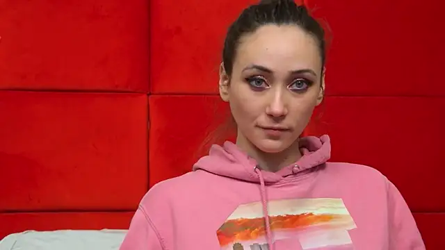 Snapshot of AliceMunro chatting on February 2025 06:42:02 PM AliceMunro online show from February 2025 06:42:02 PM